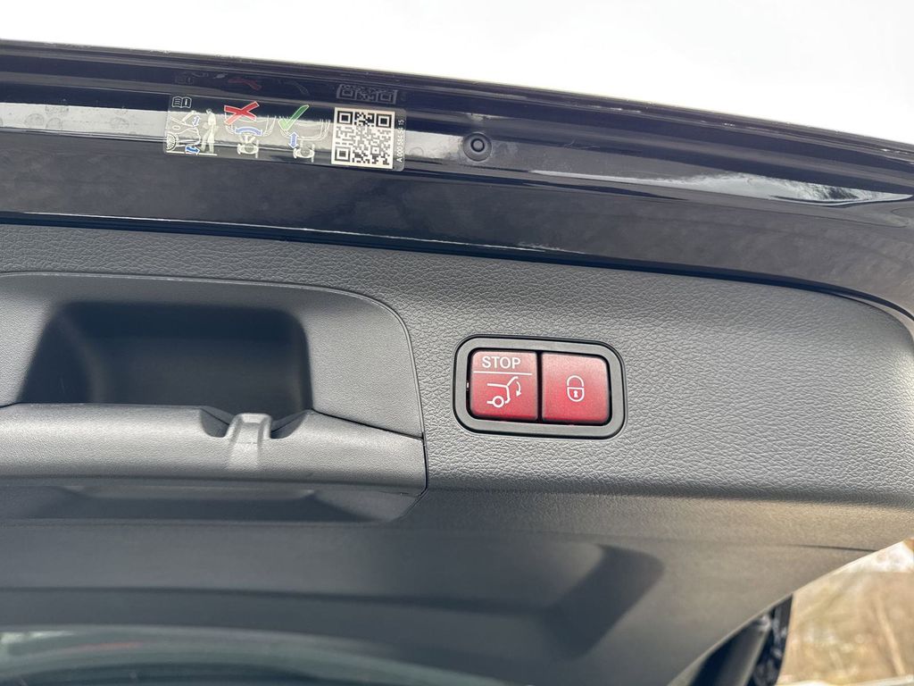 Vehicle image 24 of 31