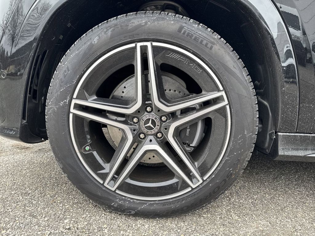 Vehicle image 8 of 31