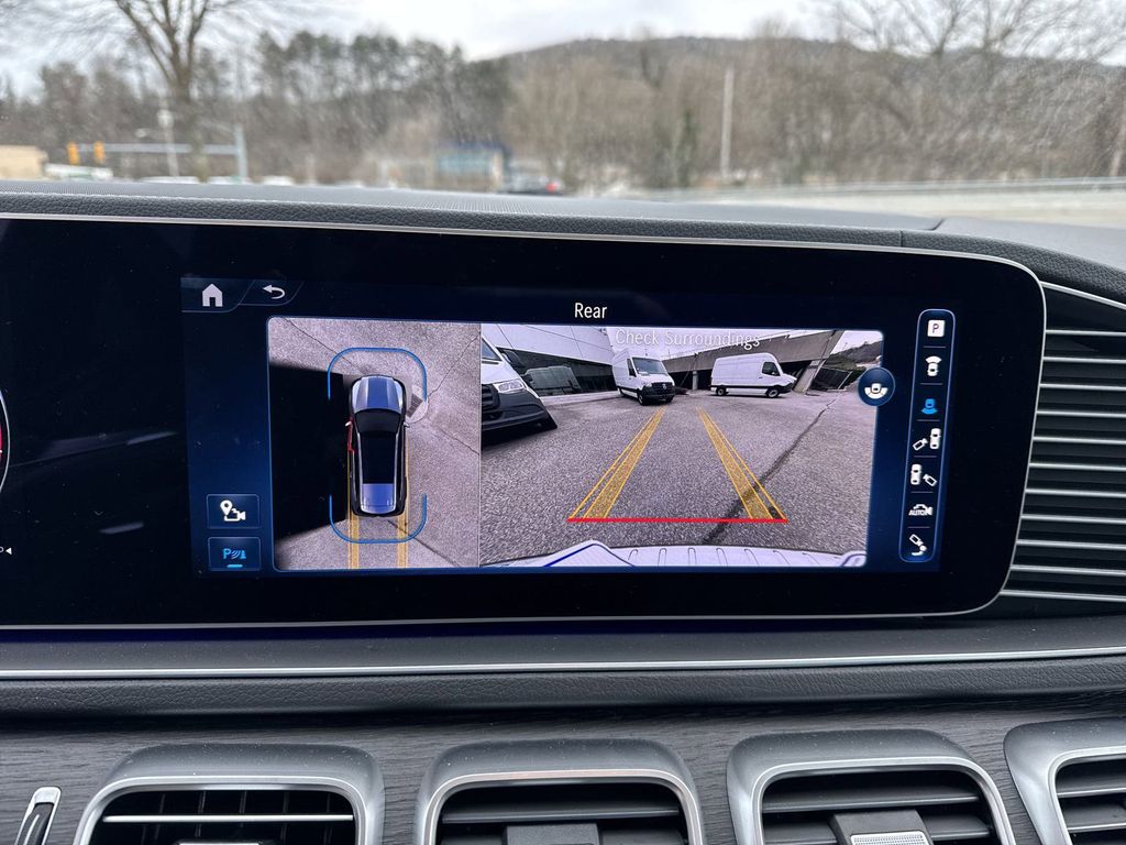 Vehicle image 19 of 31