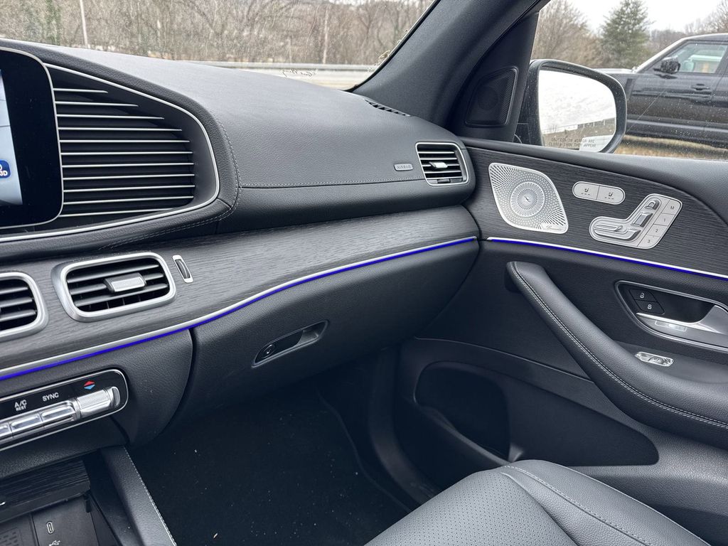 Vehicle image 13 of 31