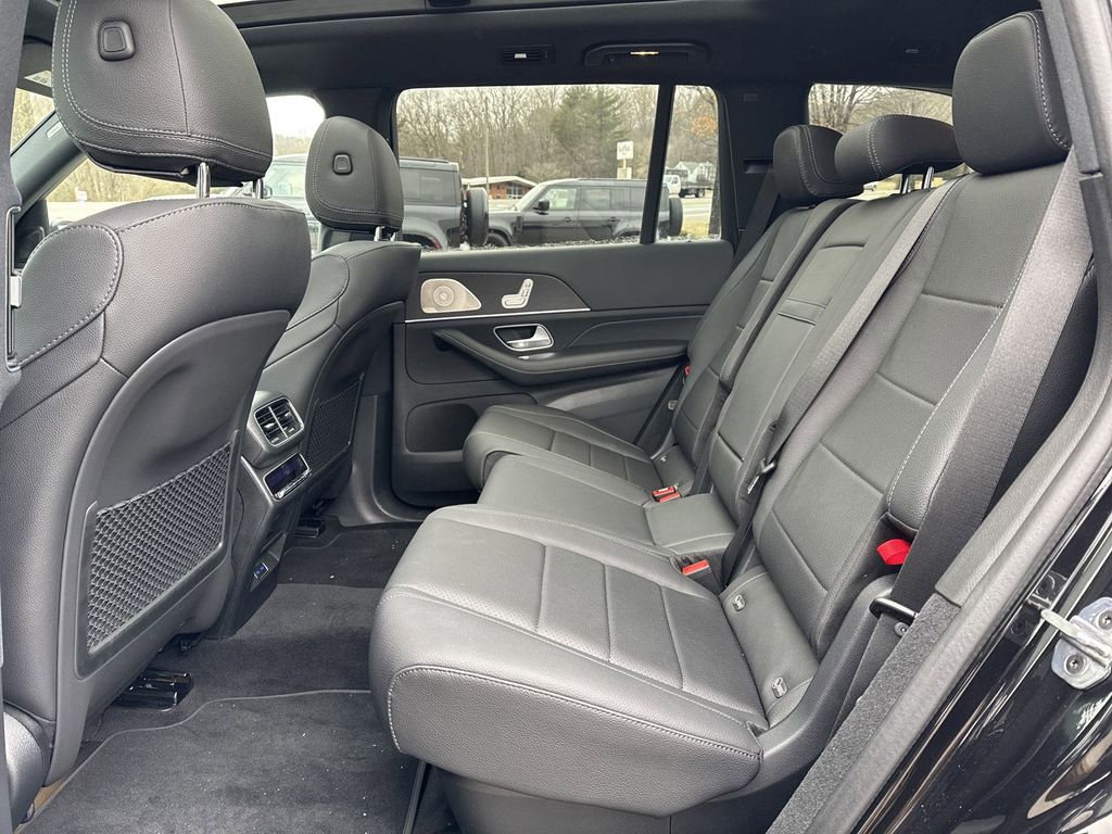 Vehicle image 11 of 31
