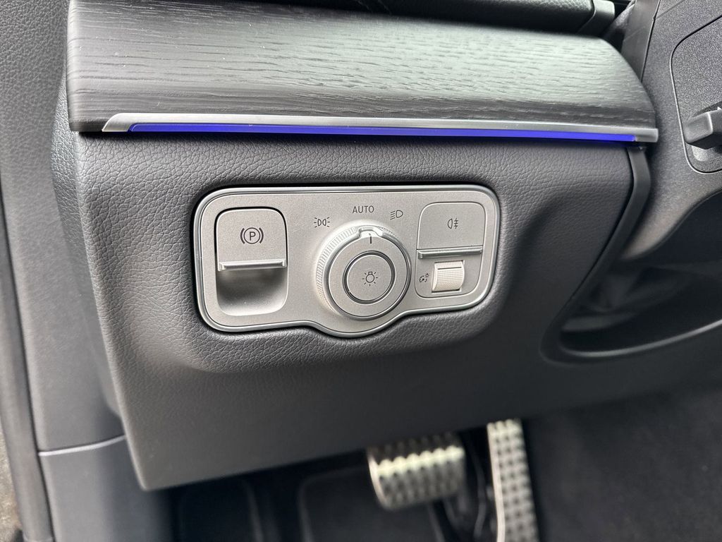 Vehicle image 20 of 31