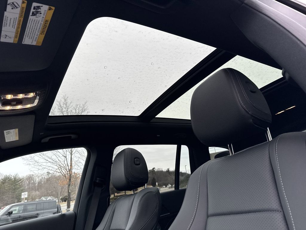 Vehicle image 26 of 31