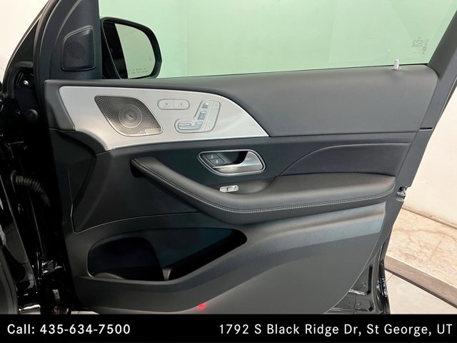 Vehicle image 24 of 26