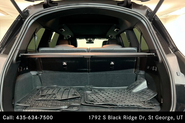 Vehicle image 23 of 26