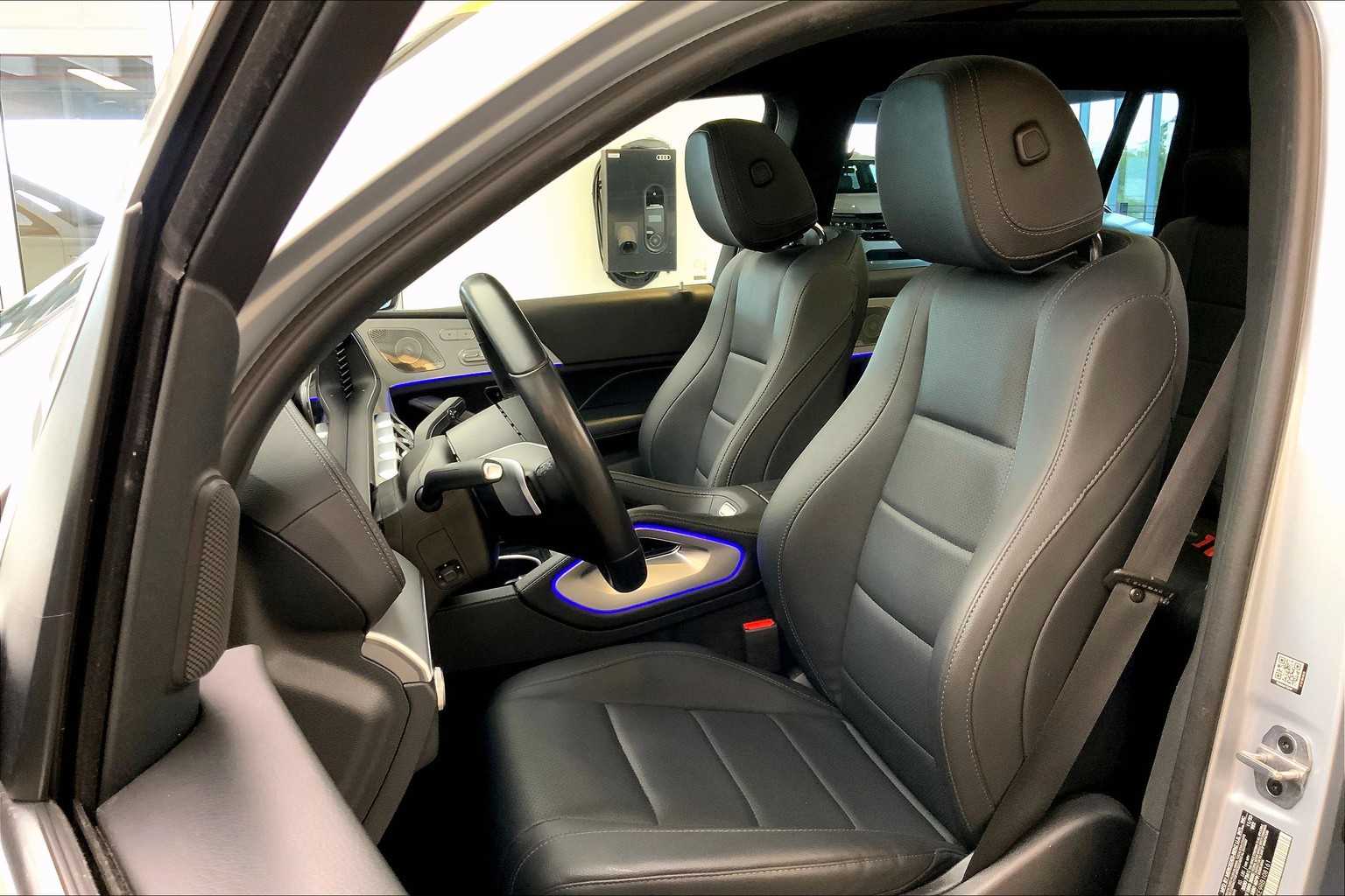 Vehicle image 9 of 33