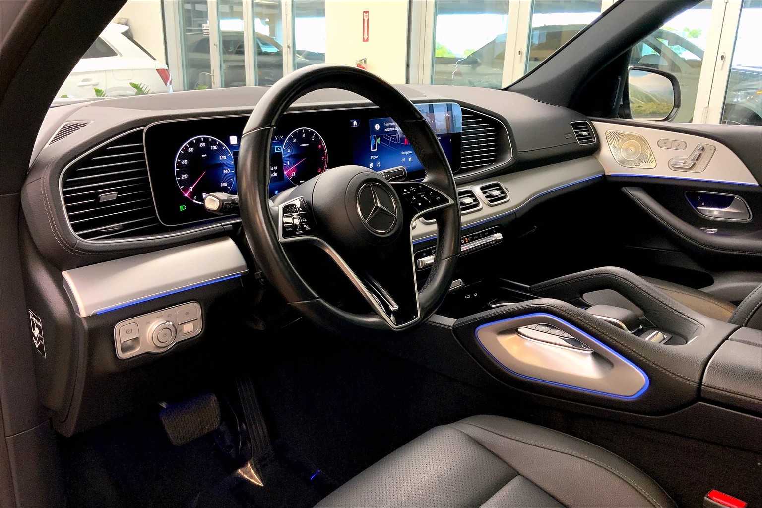 Vehicle image 16 of 33