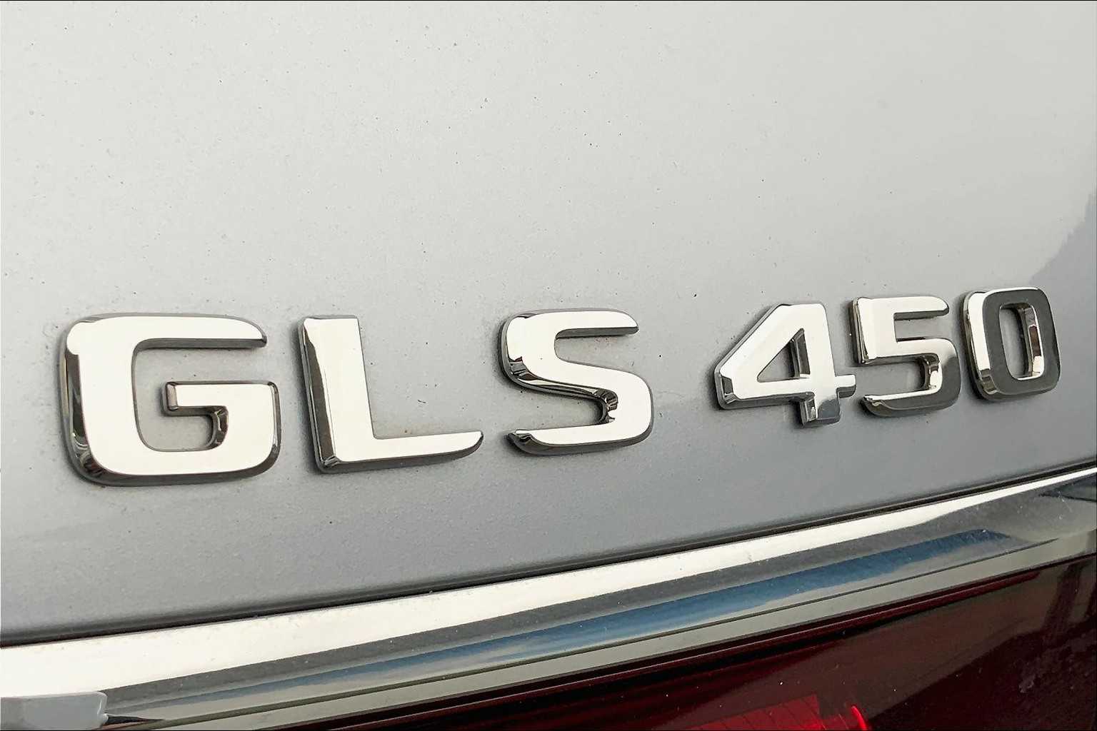 Vehicle image 31 of 33