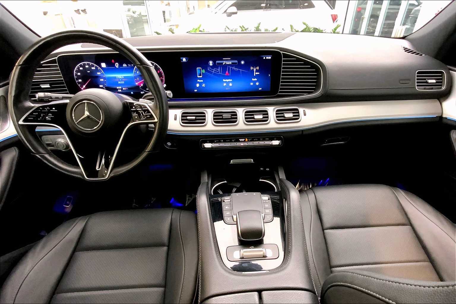 Vehicle image 14 of 33