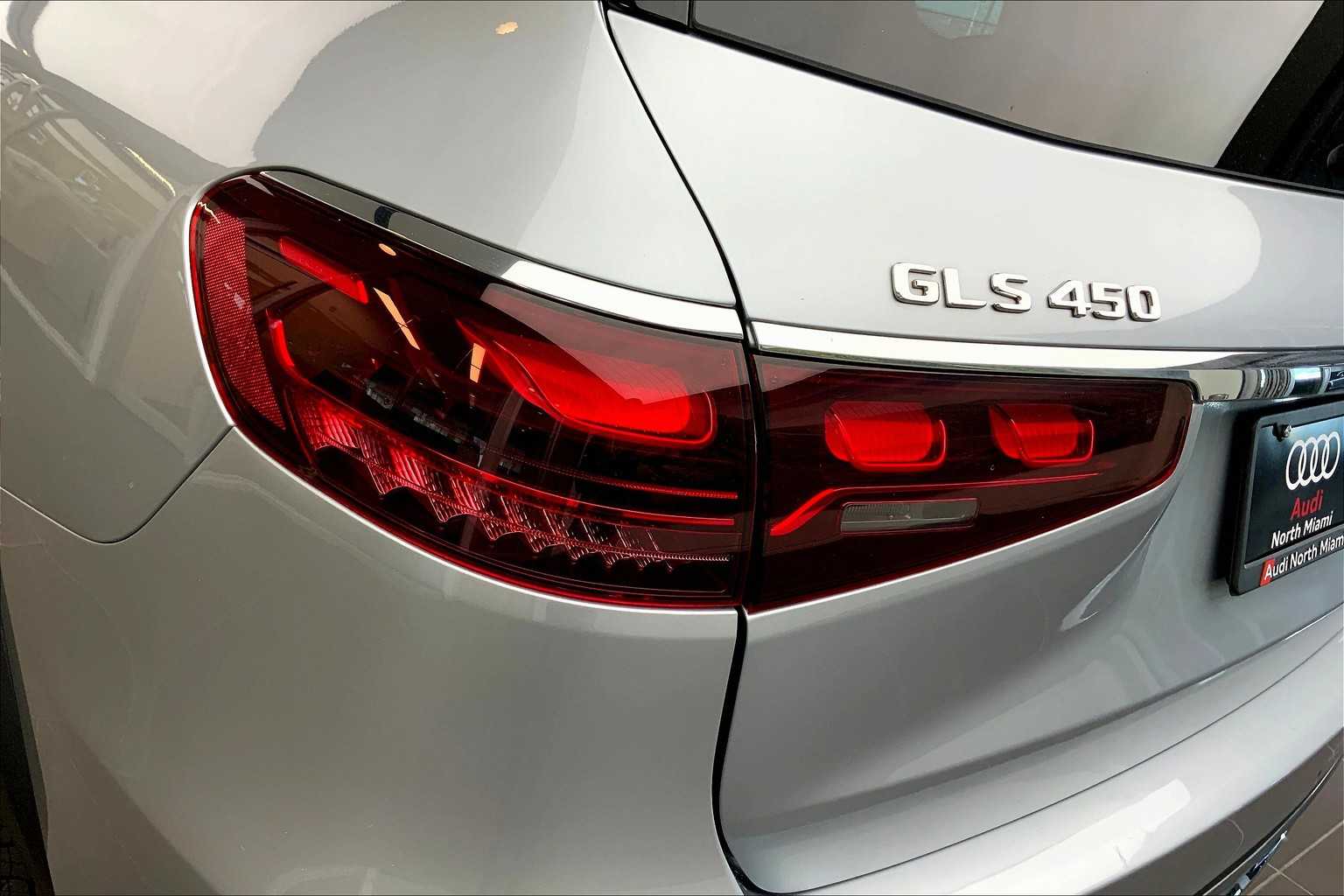 Vehicle image 26 of 33