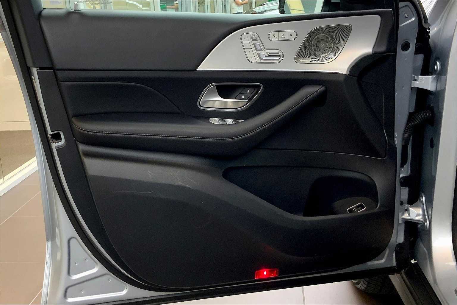 Vehicle image 20 of 33
