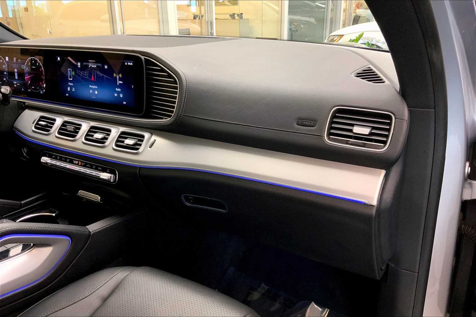 Vehicle image 17 of 33