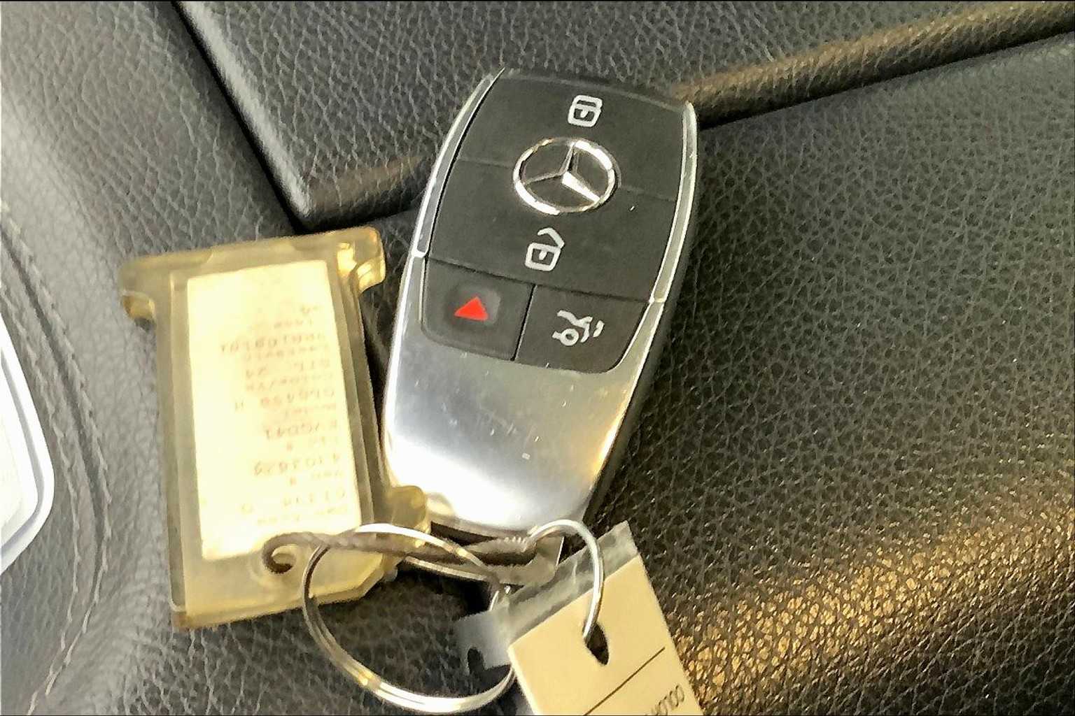 Vehicle image 13 of 33