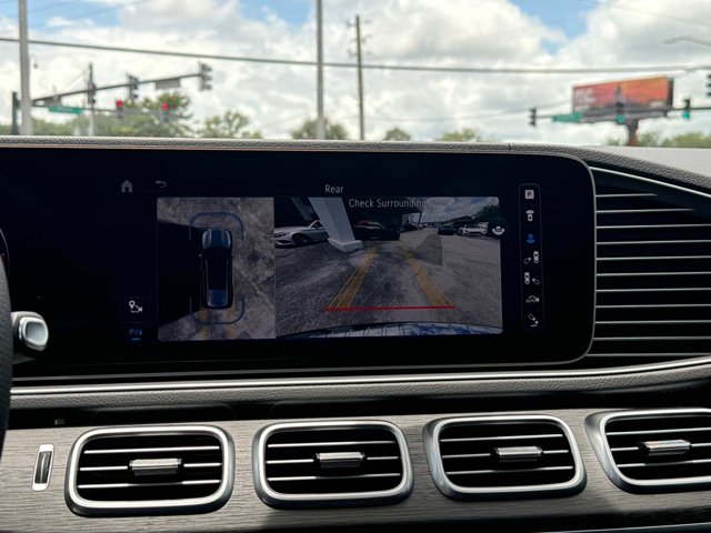 Vehicle image 23 of 29