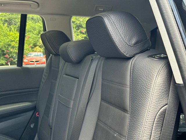 Vehicle image 18 of 29