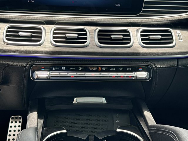 Vehicle image 24 of 29