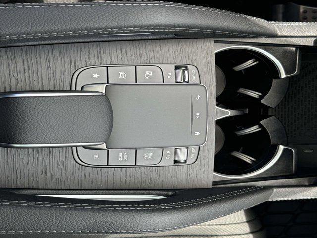 Vehicle image 25 of 29