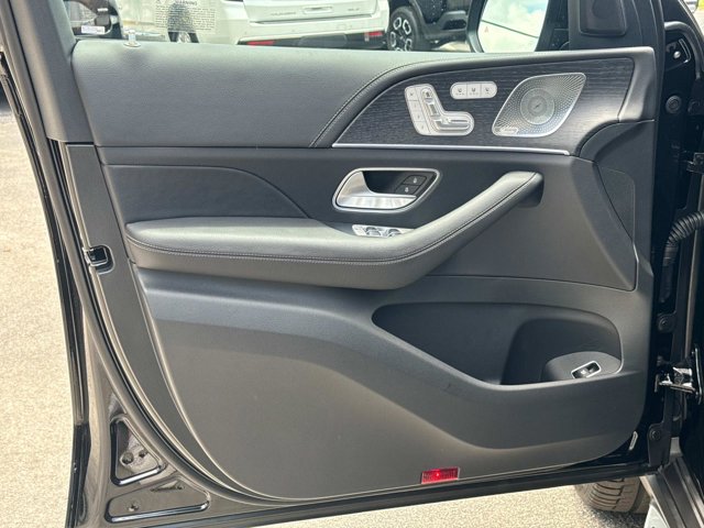 Vehicle image 10 of 29