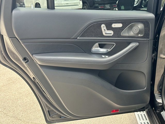 Vehicle image 16 of 29