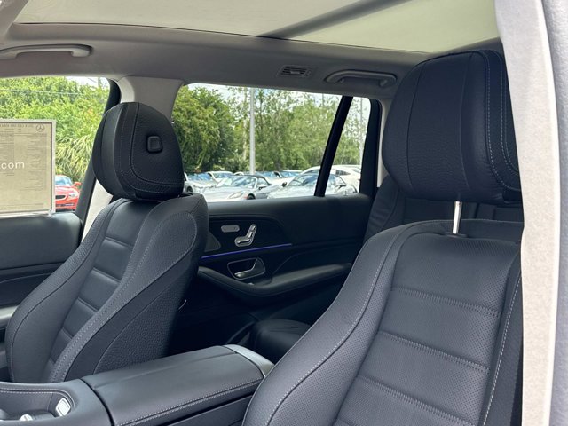 Vehicle image 13 of 29