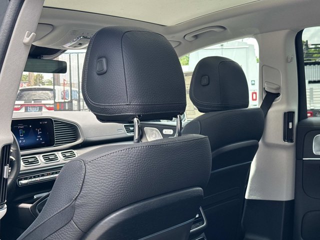 Vehicle image 19 of 29