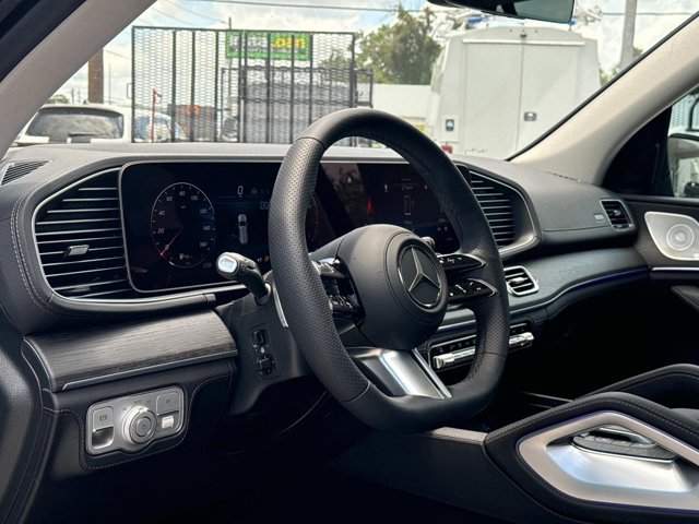 Vehicle image 15 of 29
