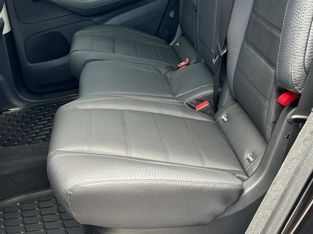 Vehicle image 17 of 29