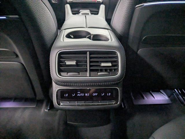 Vehicle image 23 of 26