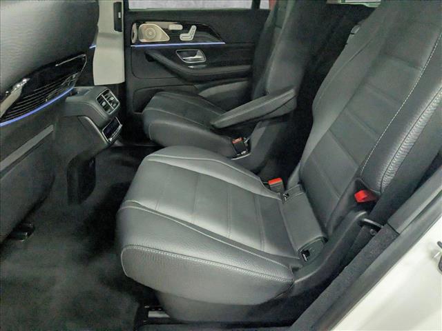 Vehicle image 16 of 26