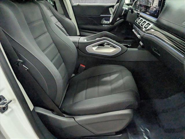 Vehicle image 14 of 26