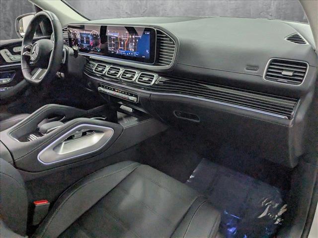 Vehicle image 18 of 26
