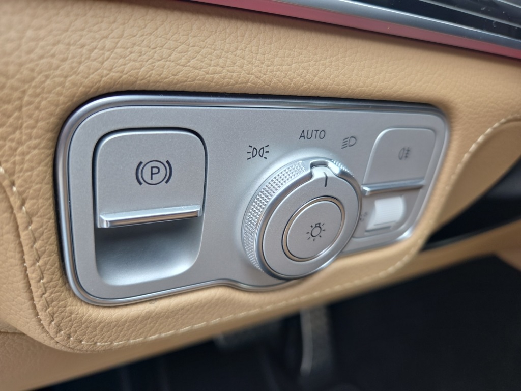 Vehicle image 14 of 45