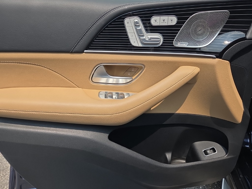 Vehicle image 11 of 45