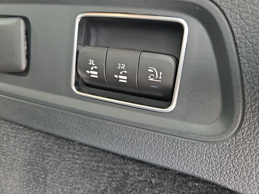 Vehicle image 39 of 45