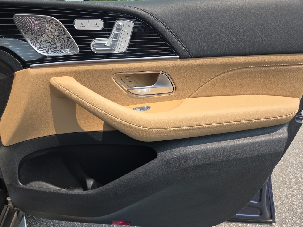 Vehicle image 31 of 45