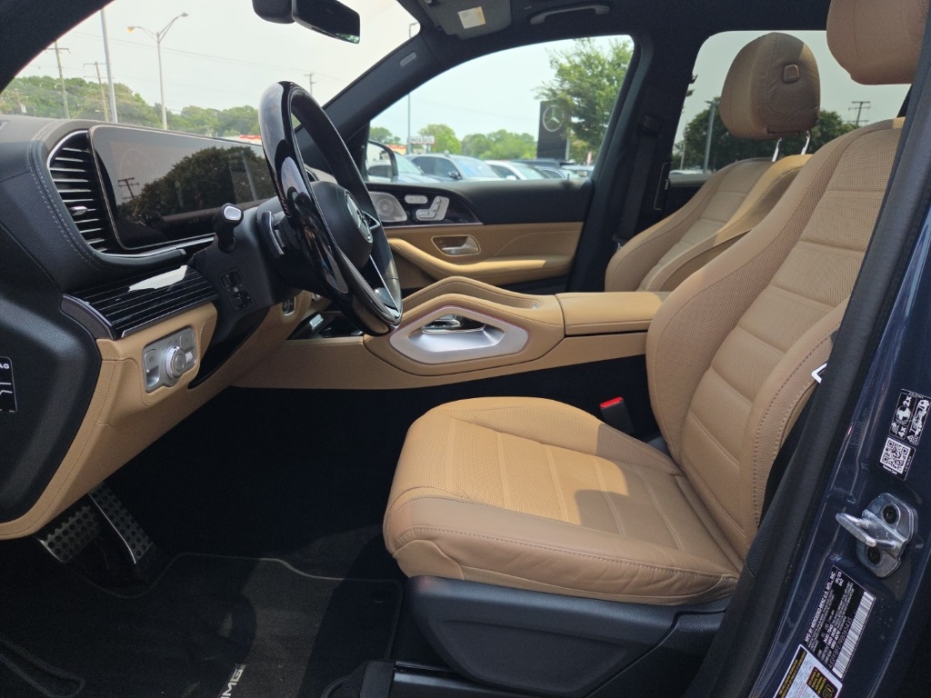 Vehicle image 21 of 45