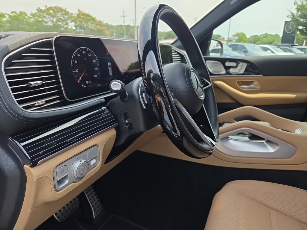 Vehicle image 13 of 45