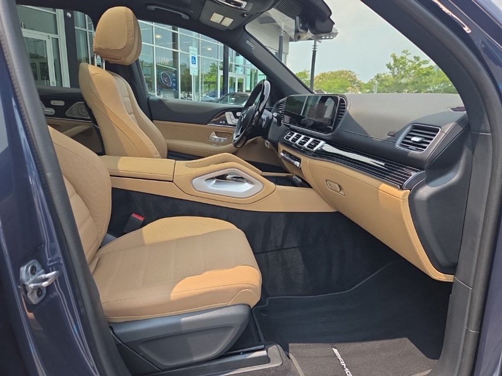 Vehicle image 33 of 45