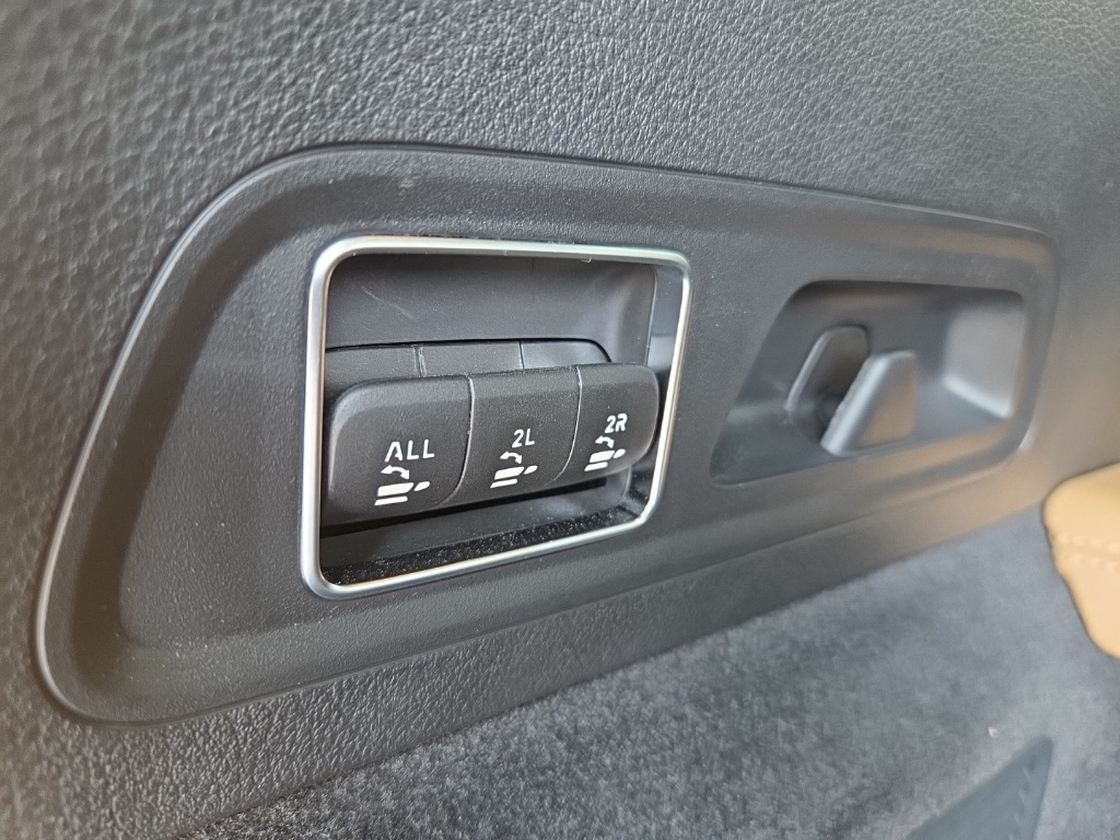Vehicle image 40 of 45