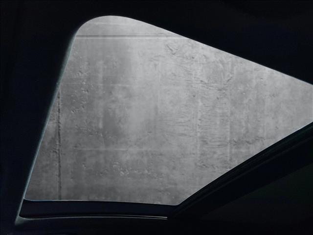 Vehicle image 15 of 25