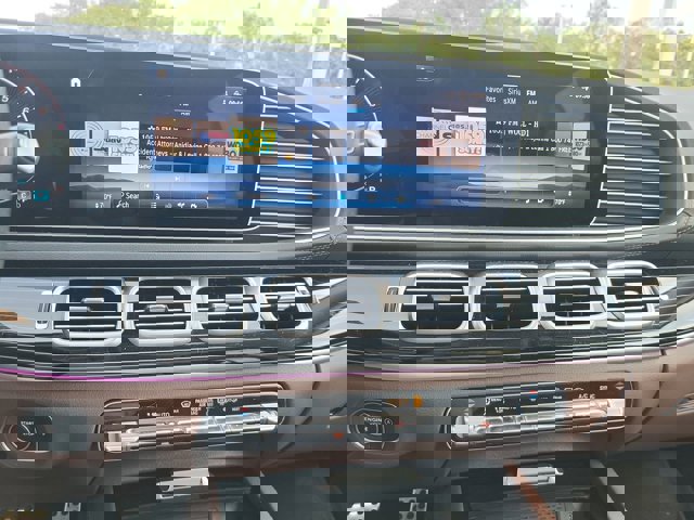 Vehicle image 21 of 33