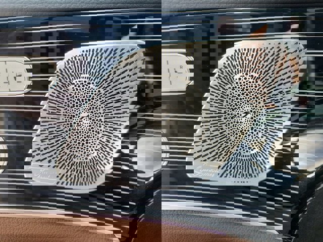 Vehicle image 18 of 33