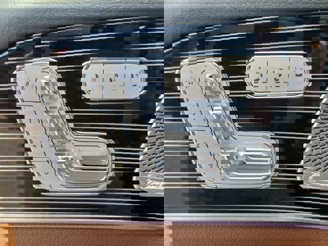 Vehicle image 19 of 33