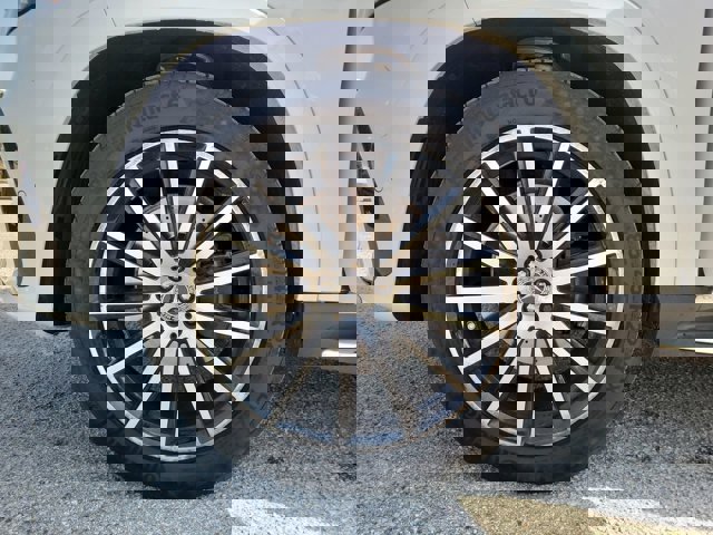Vehicle image 32 of 33
