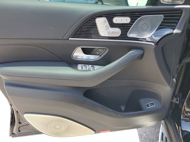 Vehicle image 19 of 39