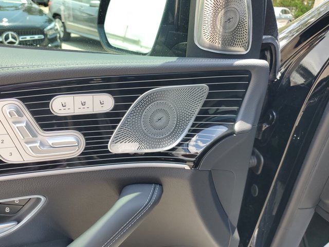 Vehicle image 21 of 39
