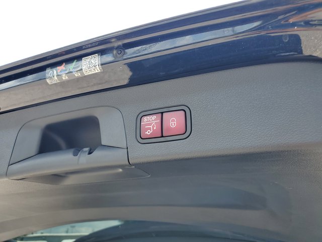 Vehicle image 10 of 39