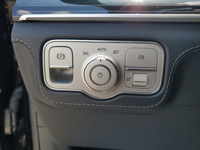 Vehicle image 37 of 39