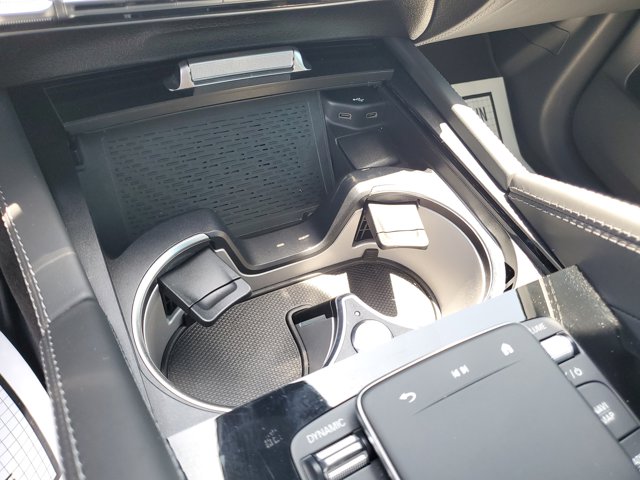 Vehicle image 32 of 39