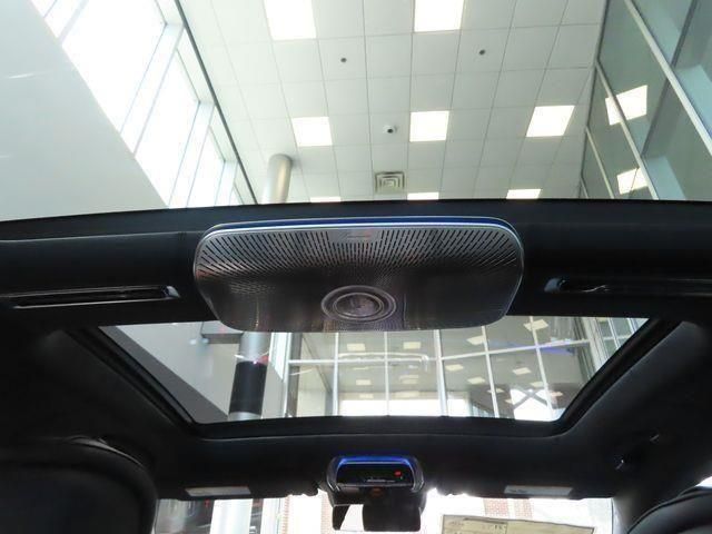 Vehicle image 10 of 31